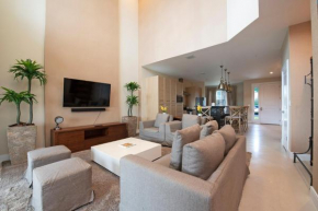 4BD All suites luxury home with BBQ near Disney